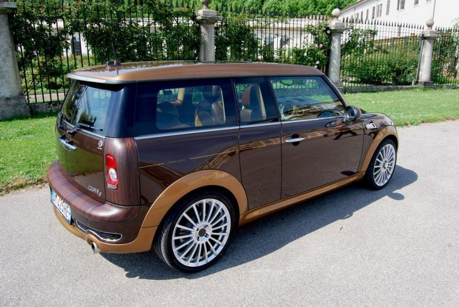  Mini Cooper Clubman Chateau 2009 года  (фото 10 из 16)